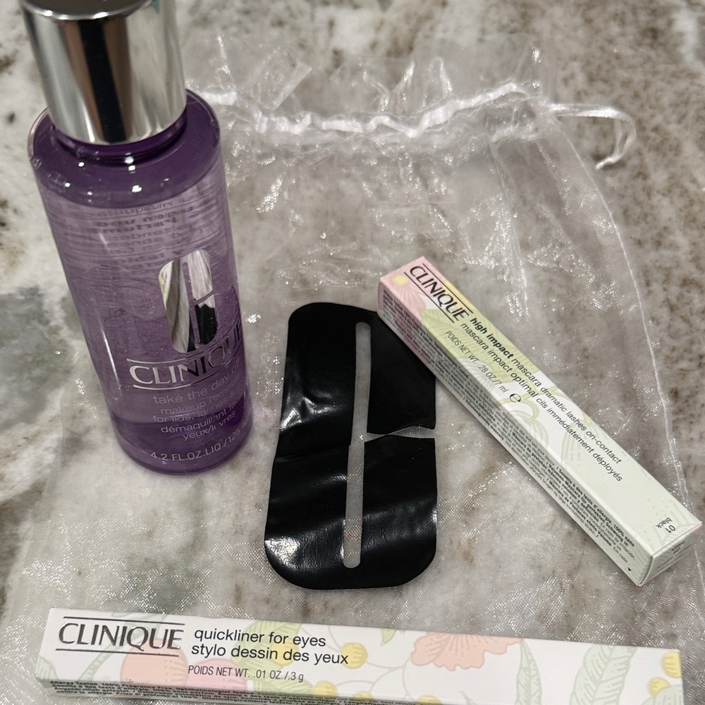 Clinique Lavender Makeup Remover and Quickliner Set